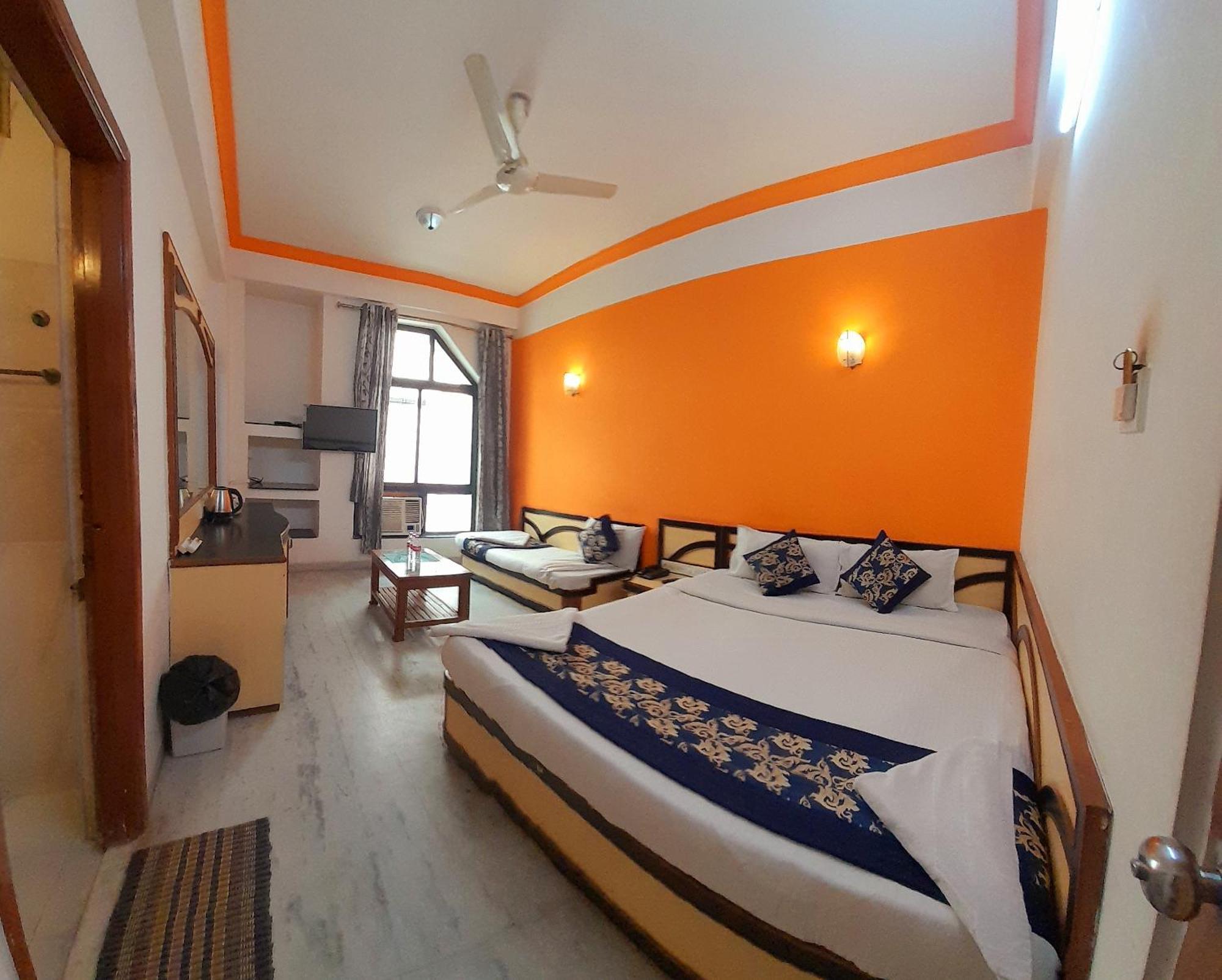 Hotel Indore Palace - Feel At Home Shirdi Exteriör bild