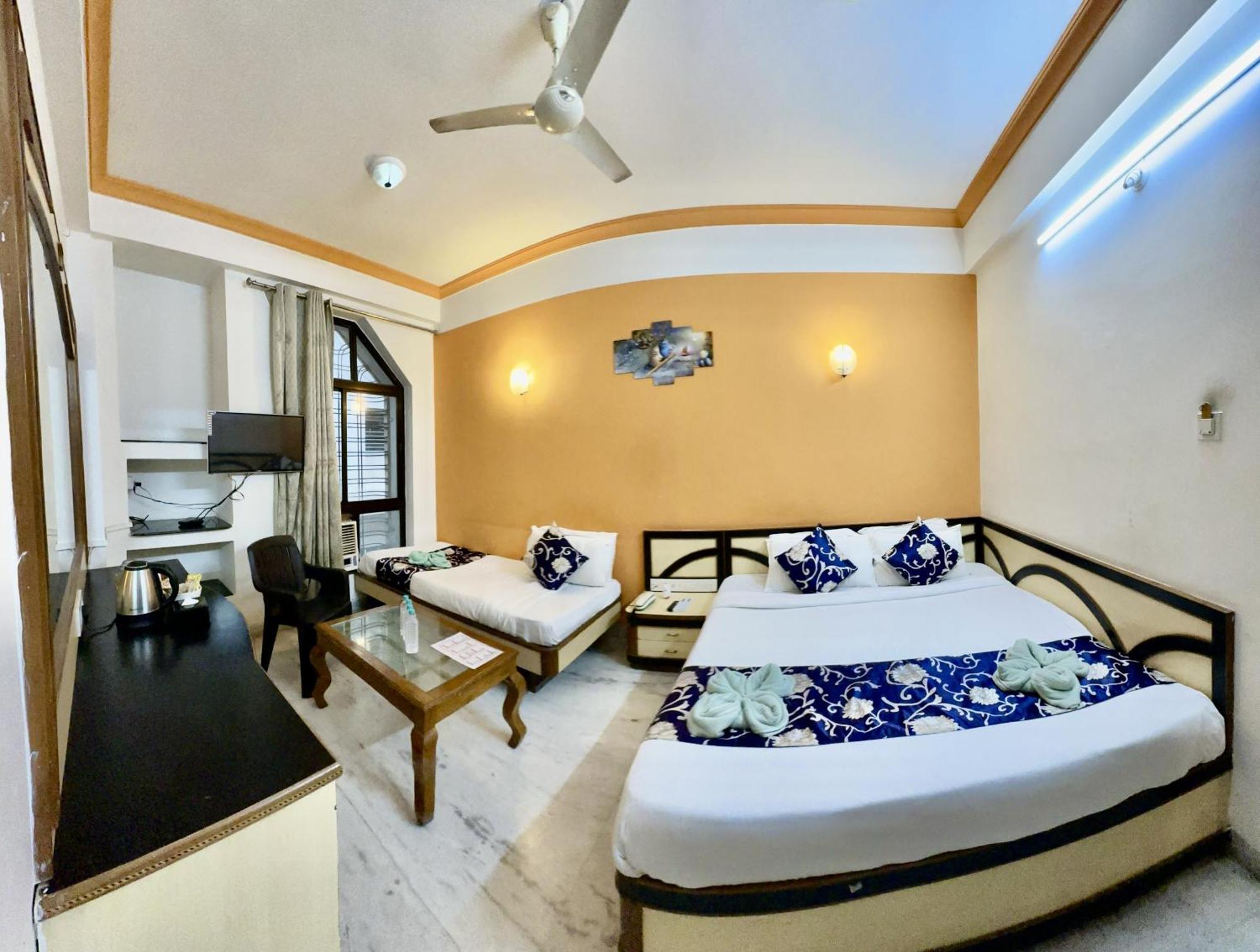 Hotel Indore Palace - Feel At Home Shirdi Exteriör bild