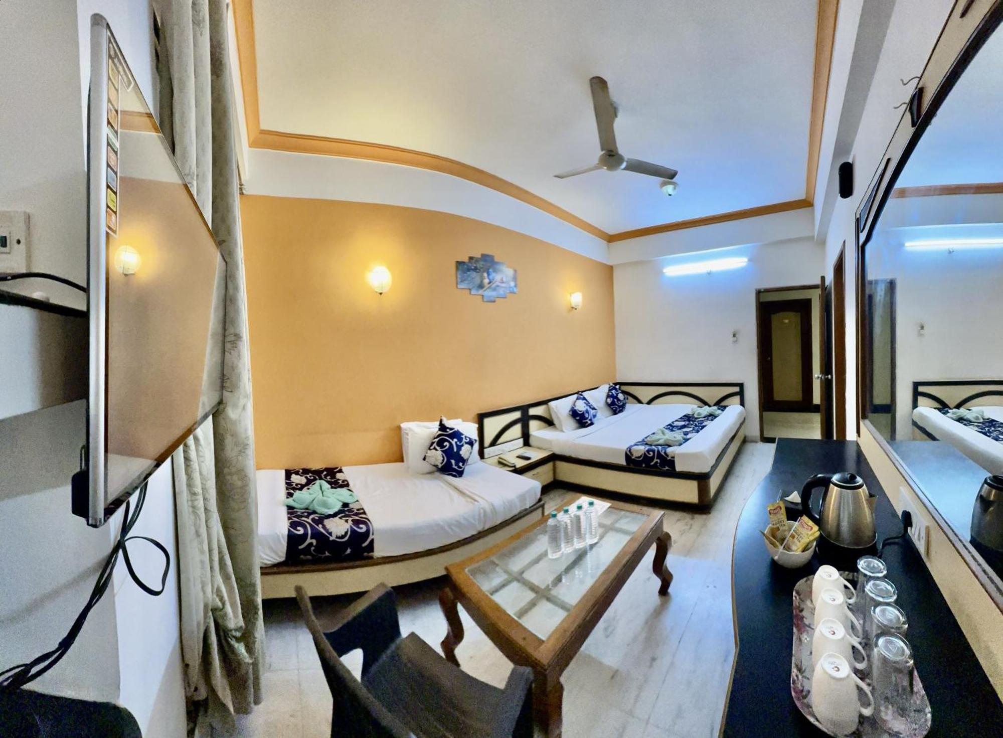 Hotel Indore Palace - Feel At Home Shirdi Exteriör bild