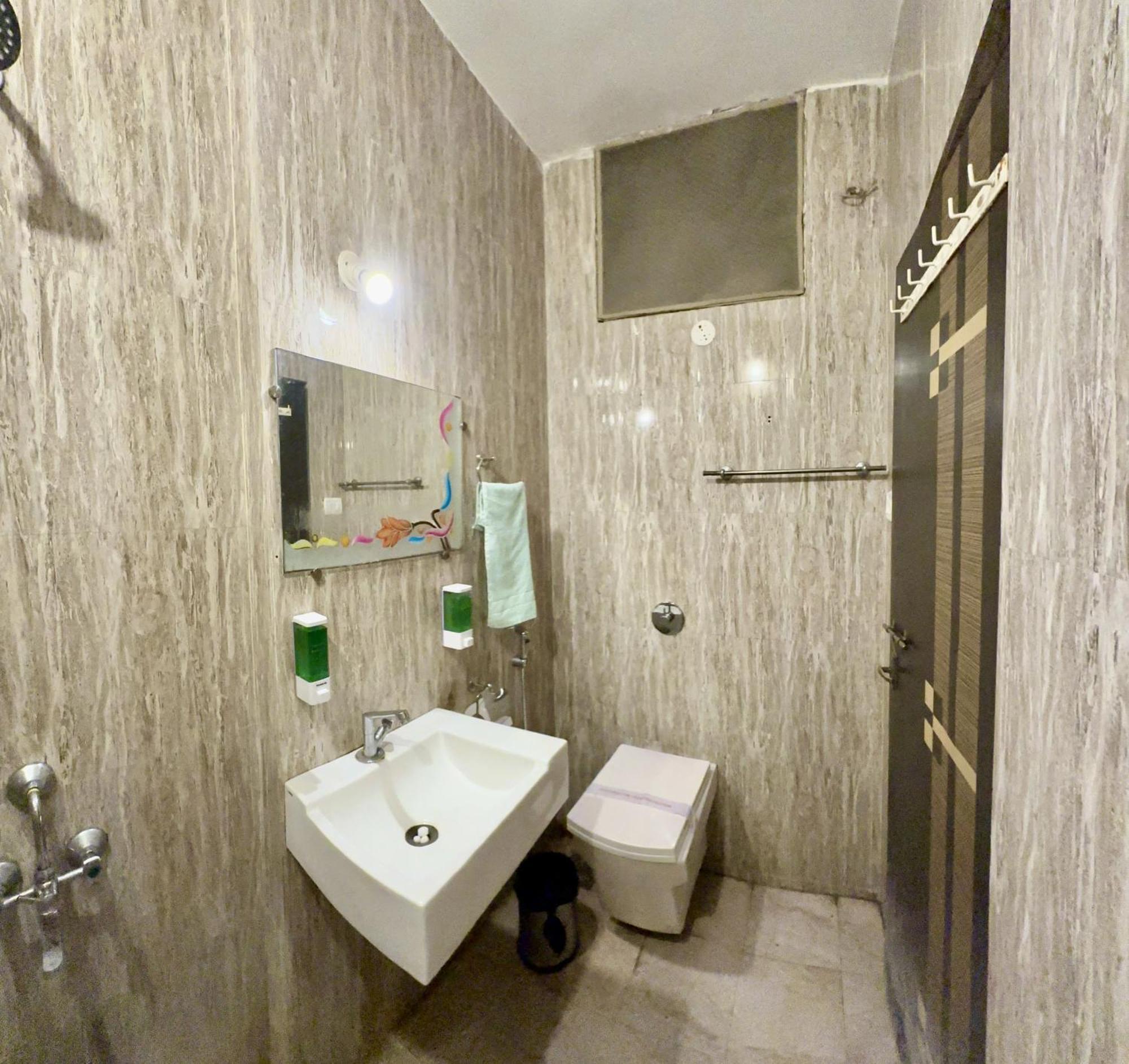 Hotel Indore Palace - Feel At Home Shirdi Exteriör bild