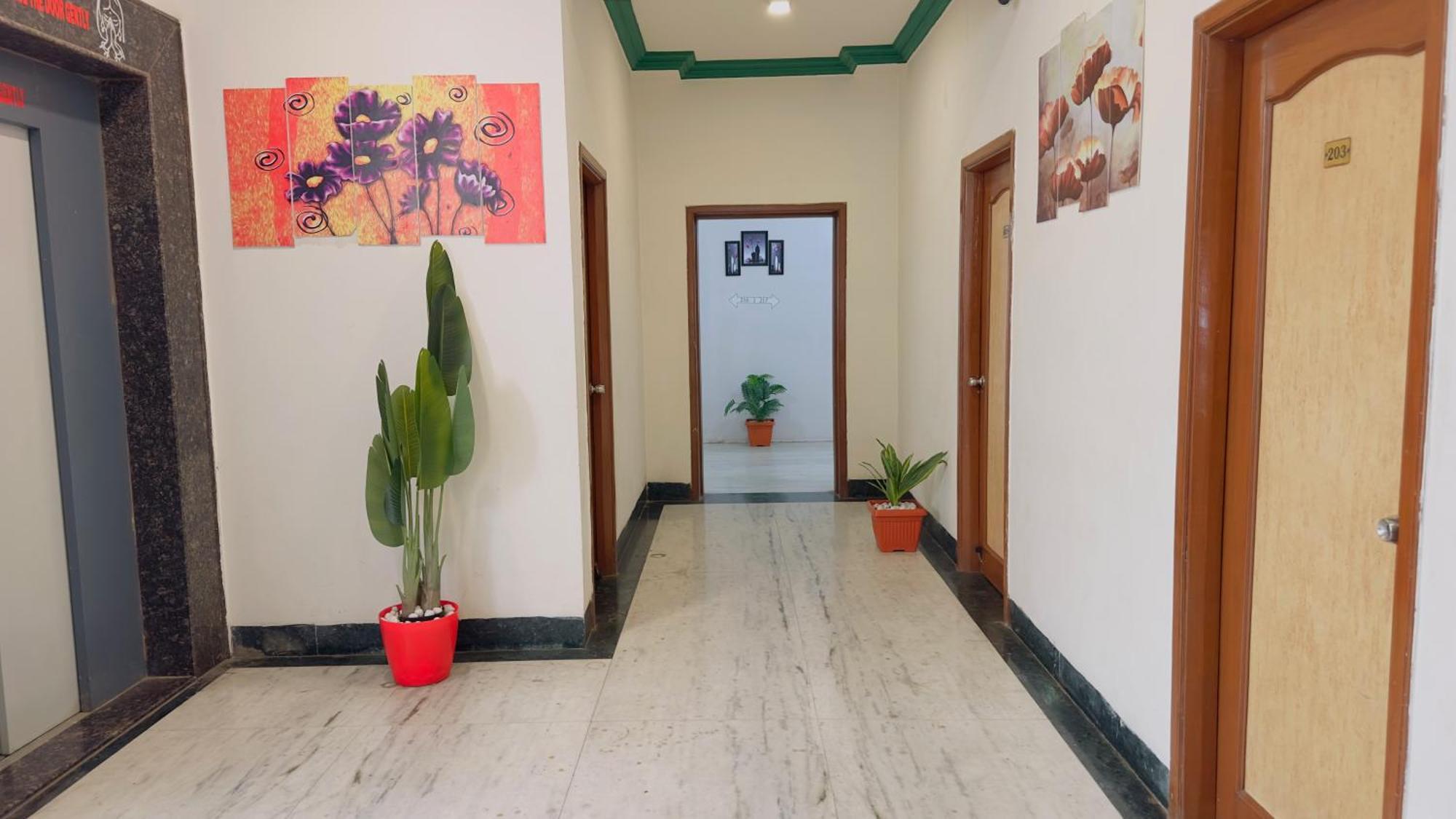 Hotel Indore Palace - Feel At Home Shirdi Exteriör bild