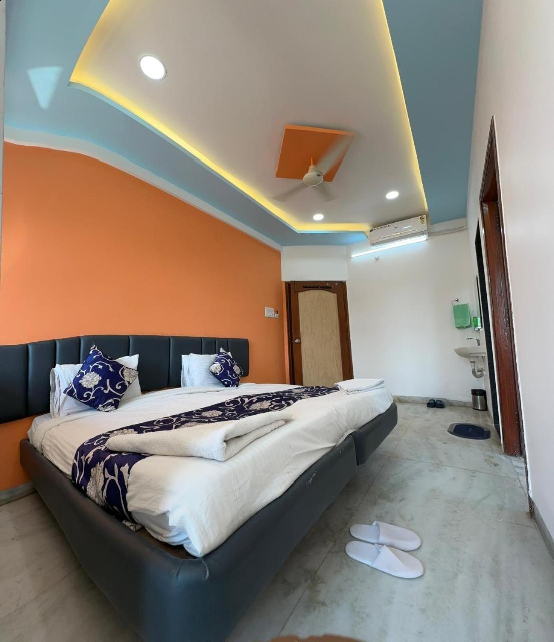 Hotel Indore Palace - Feel At Home Shirdi Exteriör bild