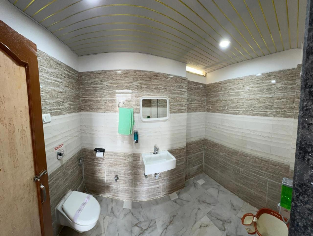 Hotel Indore Palace - Feel At Home Shirdi Exteriör bild