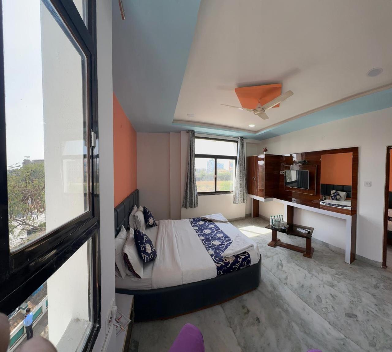 Hotel Indore Palace - Feel At Home Shirdi Exteriör bild